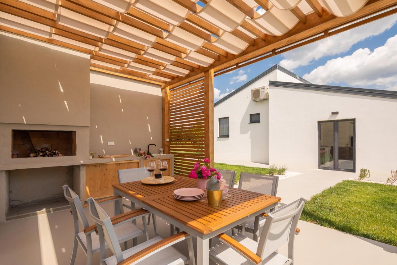Bandelli Villas Oklaj ภายนอก รูปภาพ